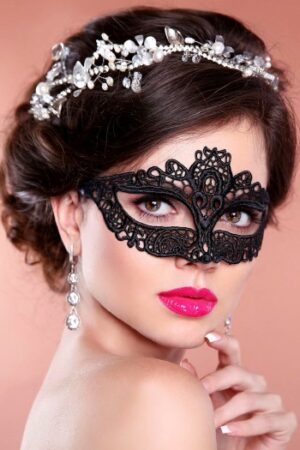 Black Lace Mask Amelia, comfortable and can be worn with Glassses