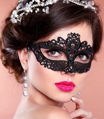 Black Lace Mask Amelia, comfortable and can be worn with Glassses