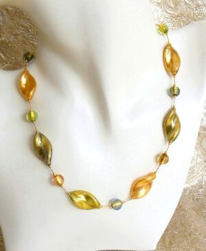 eves-garden-gold-murano-necklace
